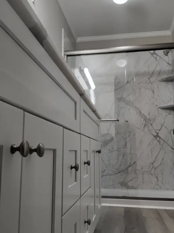 Shower & Vanity