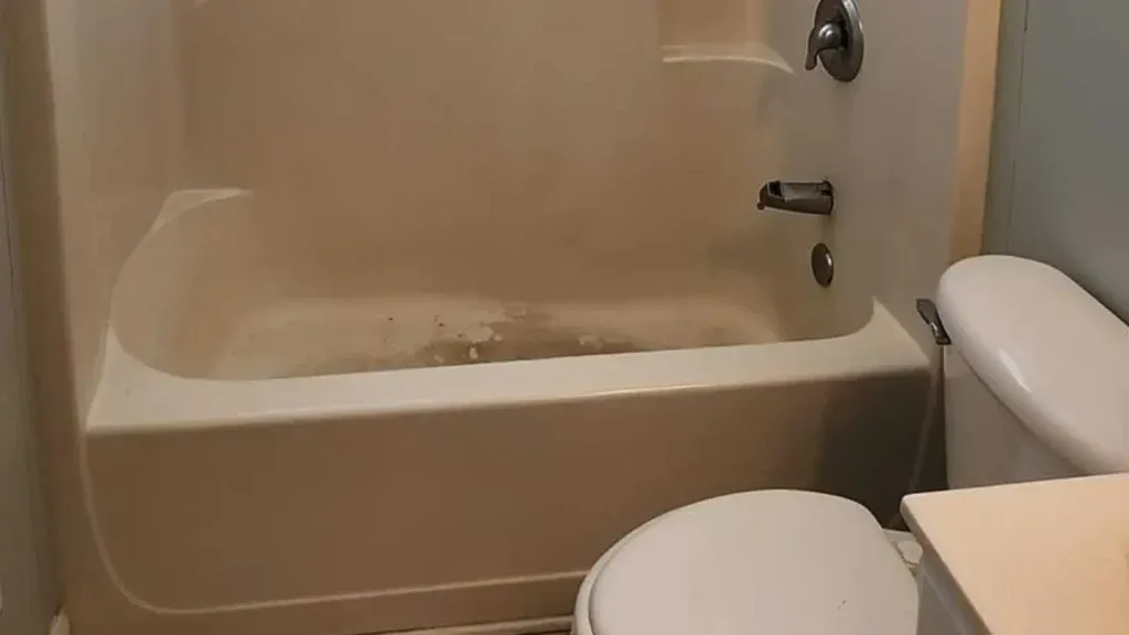 Discoloration-Tub-and-shower-damage