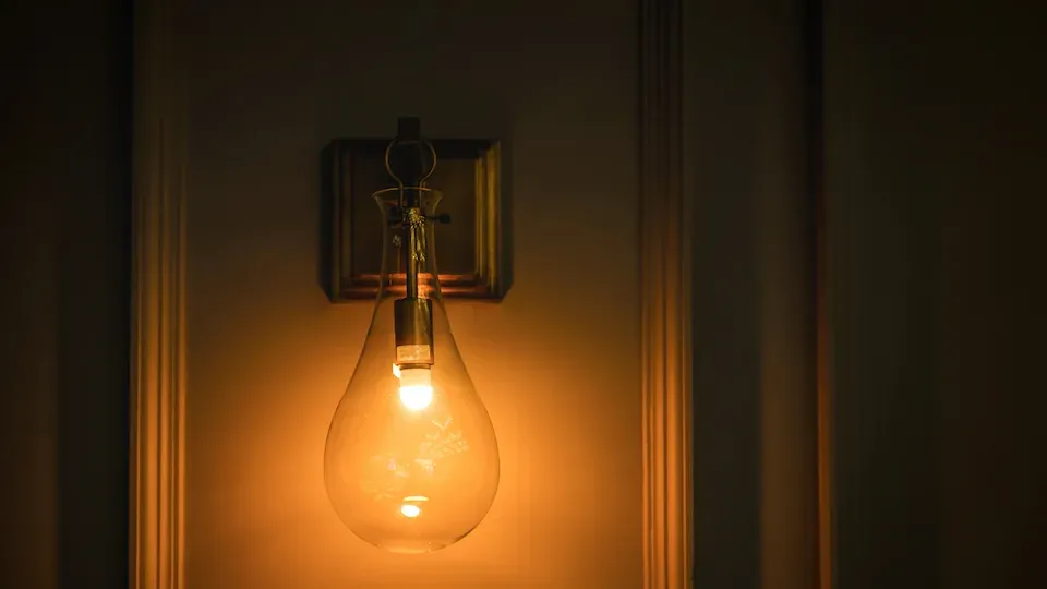 sconce-lighting-bathroom-remodeling-trend