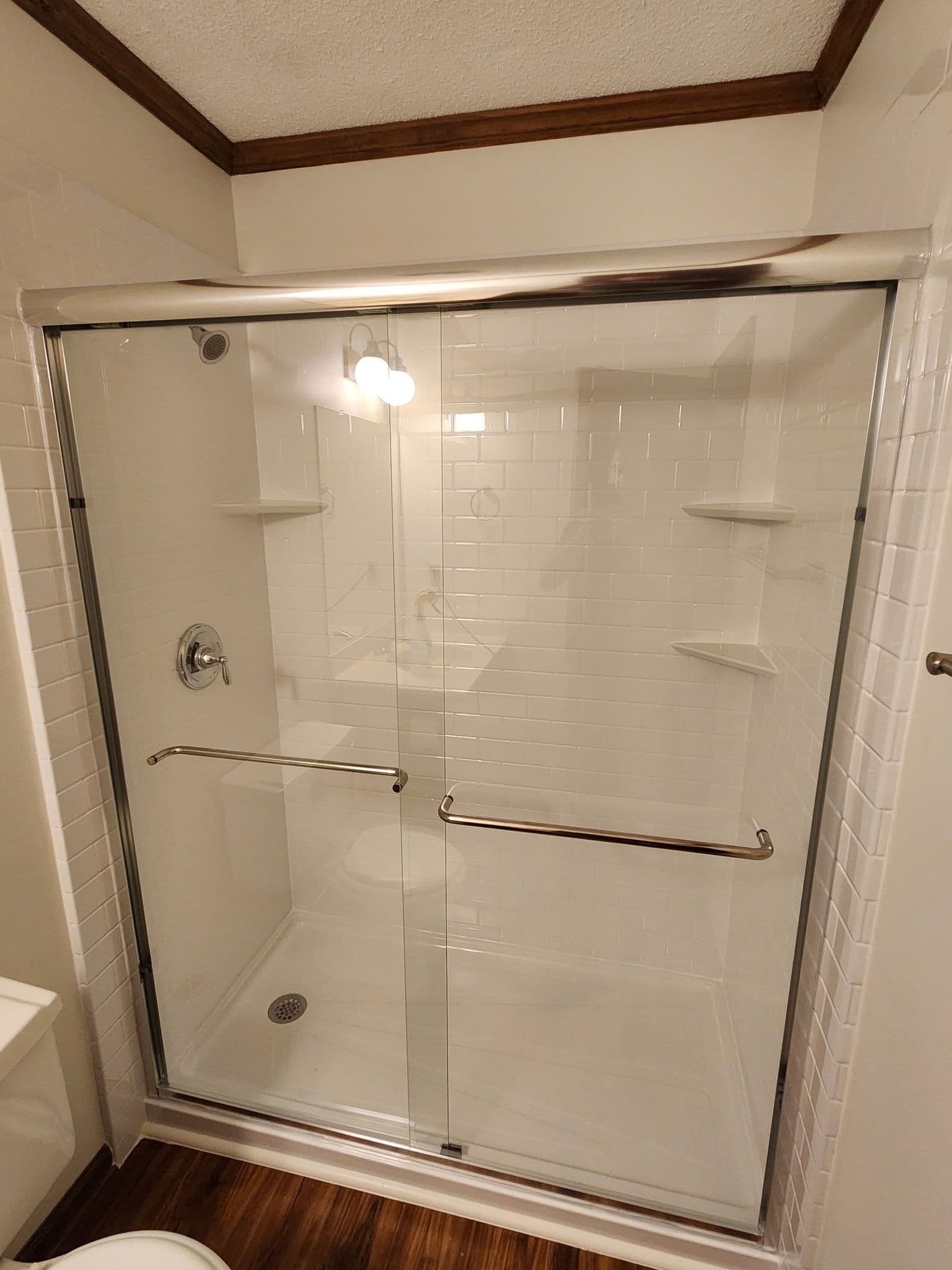 Low barrier shower